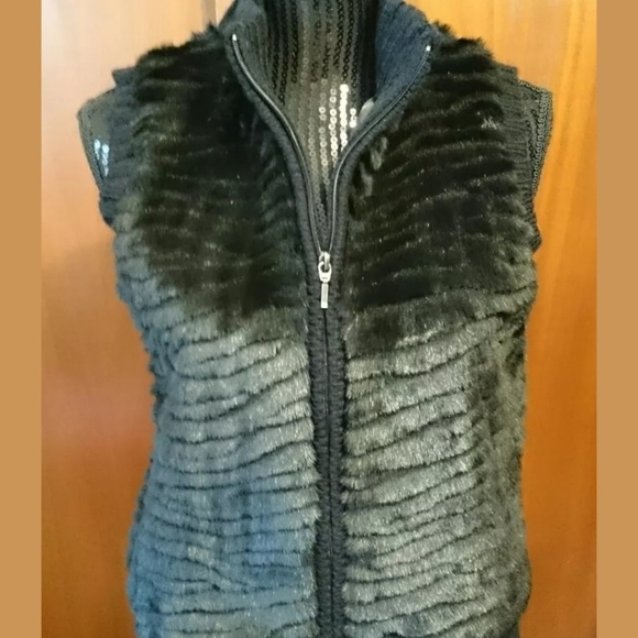 Northern Reflections Black Faux Fur Vest  S - Picture 1 of 7